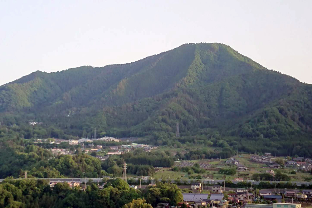 ももくら(百蔵)山の南麓の台地にある農園